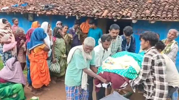 मलेरिया ने छीनी मां की ममता : 3 महीने पहले जुड़वा बच्चियों को जन्म देने वाली महिला की मौत, गांव में पसरा मातम