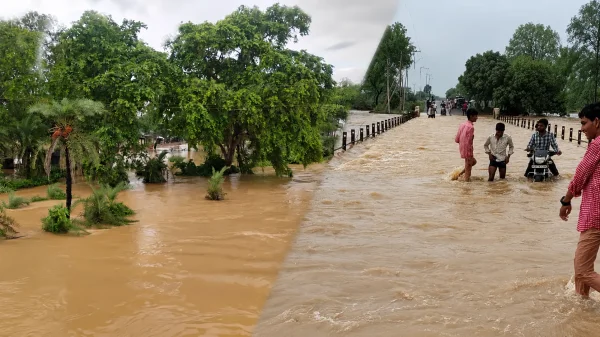 कोल्हान नाला उफान पर, नारा-नवागांव मार्ग बंद