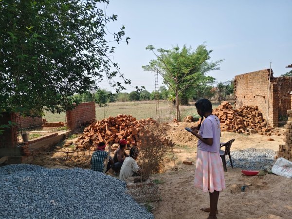 न्यायालय के आदेश के बाद भी नहीं रुका काम, शासकीय भूमि पर निर्माण को लेकर विवाद