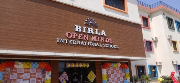 शिक्षा के मंदिर में शर्मनाक घटना : अंबिकापुर स्कूल में सजा के नाम पर छात्र से अश्लील शब्द लिखवाने का आरोप