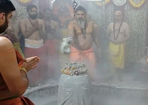 सावन उत्सव : भस्मआरती में हजारों भक्तों ने किए बाबा महाकाल के दर्शन