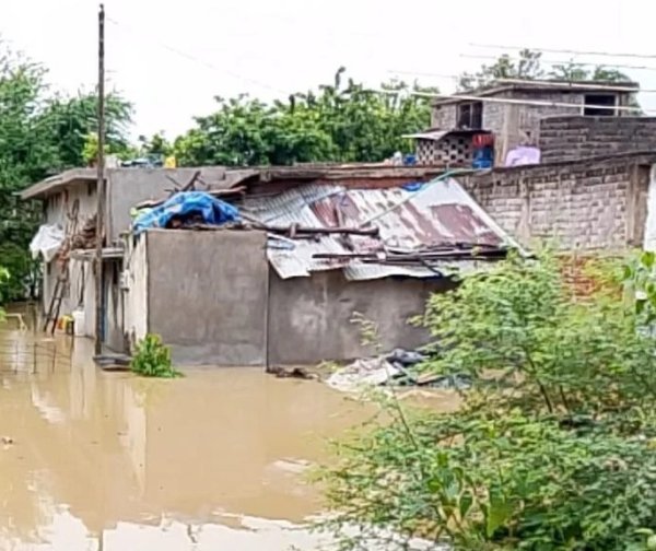 बाढ़ का संकट : आरंग के निसदा गांव में घुसा बाढ़ का पानी, 6 लोगों का SDRF ने किया रेस्क्यू