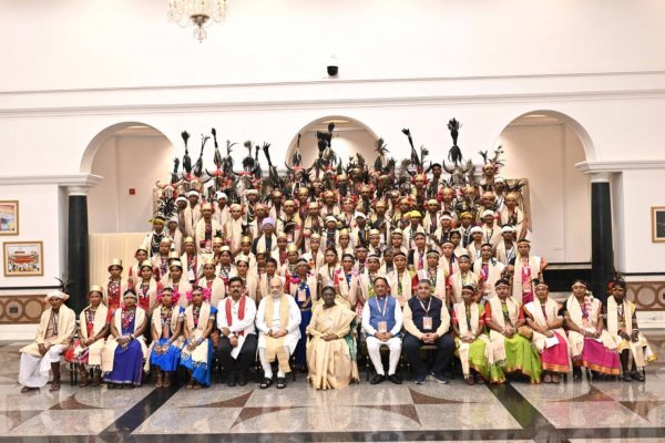 राष्ट्रपति भवन में गूंजा बस्तर का गौरव : राष्ट्रपति द्रौपदी मुर्मु ने खुद परोसा भोजन, बस्तर दशहरा आने की जताई इच्छा
