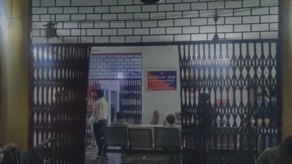 थाने में रातभर हंगामा : पहचान छिपाकर शादी करने का आरोप, बजरंग दल ने की गिरफ्तारी की मांग