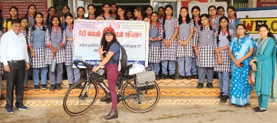 महासमुंद में छात्राओं के साथ समीरा खान