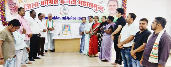 महासमुंद में कांग्रेस ने मनाई लोकमान्य बाल गंगाधर तिलक की पुण्यतिथि, आदर्शों पर चलने का लिया संकल्प