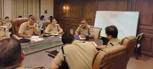 पुलिसिंग की तैयारी : IG अमरेश मिश्रा ने ली समीक्षा बैठक, पेंडिंग केस निपटाने और आर्थिक नेटवर्क तोड़ने के निर्देश