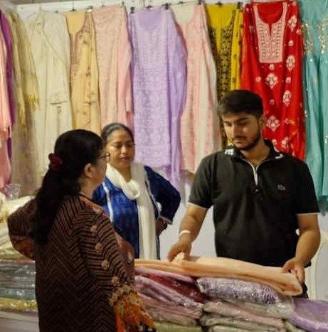 हस्तनिर्मित कपड़ों की प्रदर्शनी