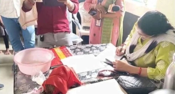 मासूमों को अनहोनी का डर दिखाकर कराया टोटका, सोने की बाली गुम होने पर शिक्षिका ने पार की हदें, DEO ने किया सस्पेंड