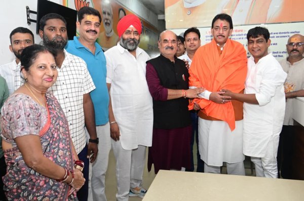 भगवान भोलेनाथ की आराधना में जुटे श्रद्धालु, पूर्व राज्यमंत्री पूनम चंद्राकर ने की सुख-समृद्धि की कामना