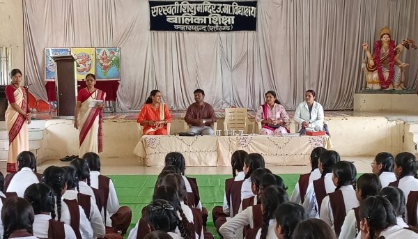 महासमुंद में छात्राओं का स्वास्थ्य परीक्षण, डॉक्टरों ने दी बेहतर दिनचर्या की जानकारी