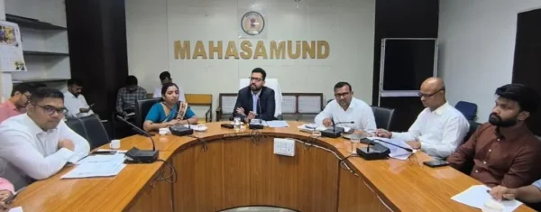 महासमुंद कलेक्टर ने ली समय-सीमा बैठक, पंचायतों में रोजगार बढ़ाने और खाद्य गुणवत्ता जांच के दिए निर्देश