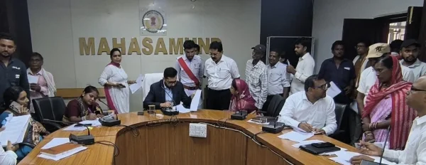 जनदर्शन में दिव्यांग अशोक साहू को मिली नई ट्राइसिकल, कलेक्टर ने सुनीं 66 लोगों की समस्याएं