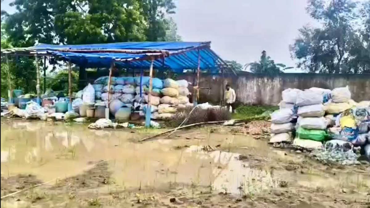 लोरमी में अतिक्रमण हटाने पहुंची प्रशासनिक टीम