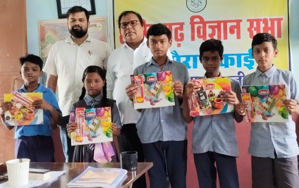 हिरोशिमा–नागासाकी दिवस पर बच्चों ने लिया युद्ध नहीं, शांति चाहिए का संकल्प