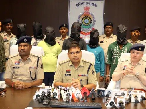 कवर्धा में वृद्ध महिलाओं से गहने लूटने वाले गिरोह का पर्दाफाश, 6 आरोपी गिरफ्तार