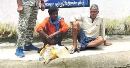 महुआ शराब के साथ आरोपियों को किया गिरफ्तार
