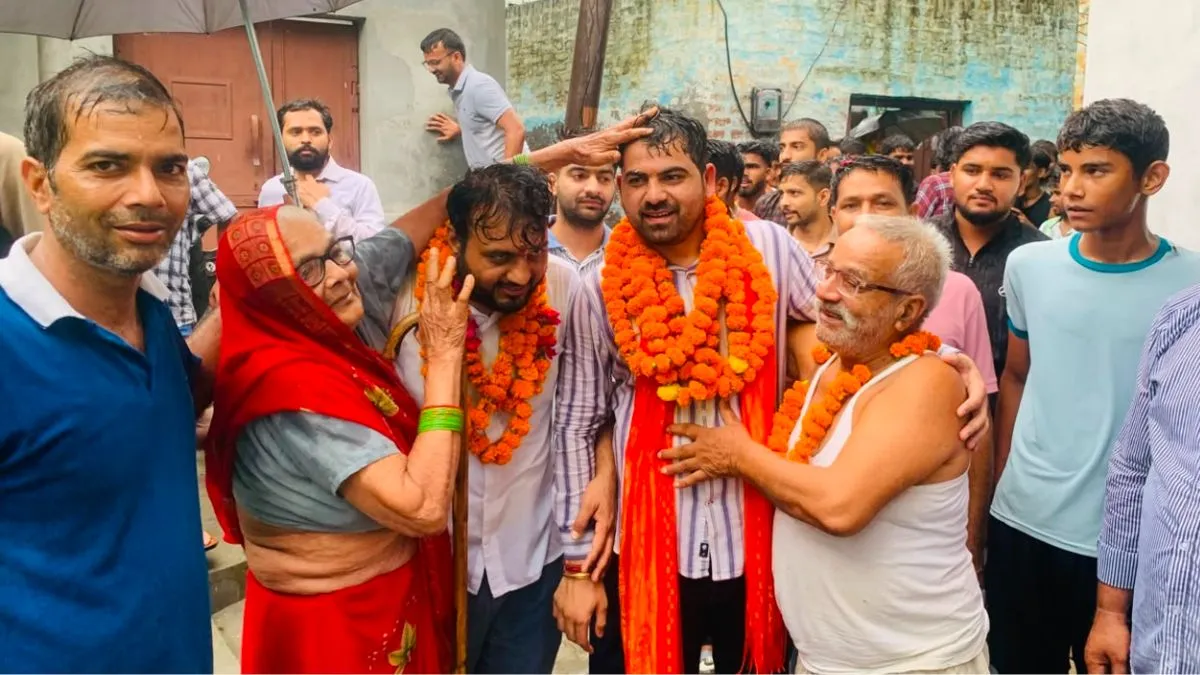 पप्पू यादव जूता कांड आरोपी स्वागत