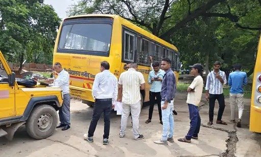 धमतरी में बिना लाइसेंस चल रही थीं स्कूल बसें, परिवहन विभाग ने लगाया 10 हजार जुर्माना