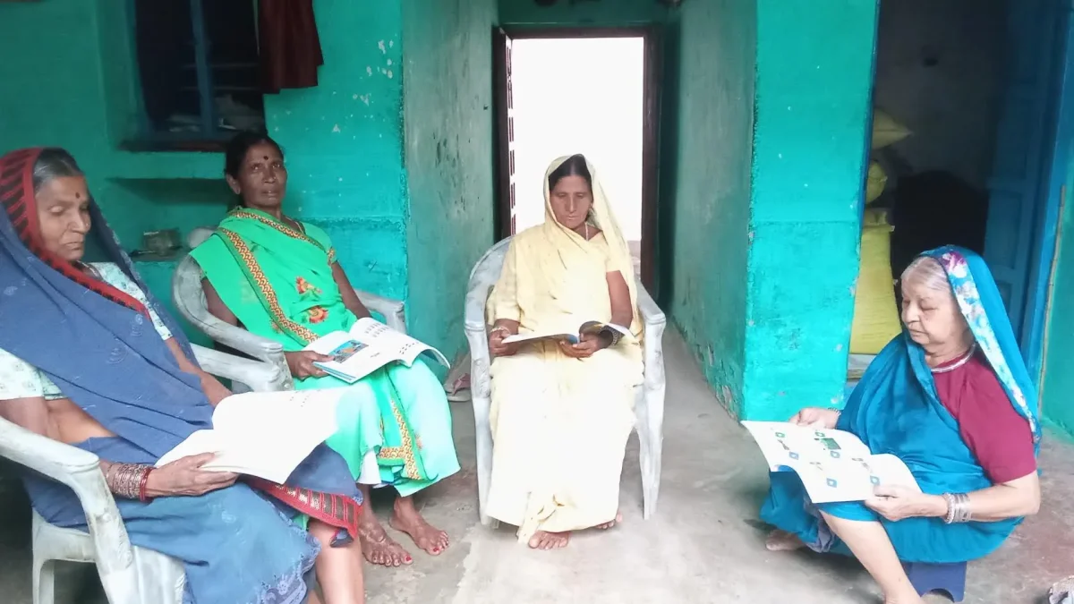 पढ़ते वयस्क शिक्षार्थी