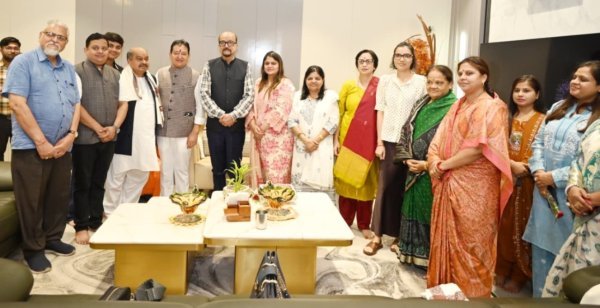 बसना पहुंचे राज्यपाल रमेन डेका, विधायक डॉ. सम्पत अग्रवाल के नीलांचल भवन में हुआ भव्य स्वागत