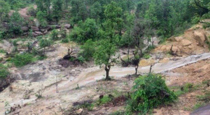 एसईसीएल खदान क्षेत्र में जमीन की दरारें