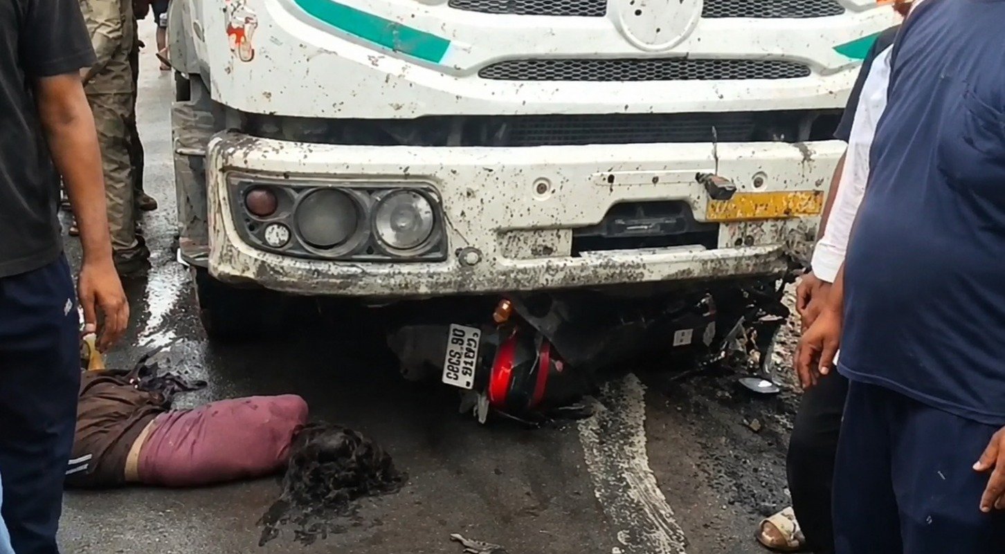 ट्रक की टक्कर से युवती की मौत