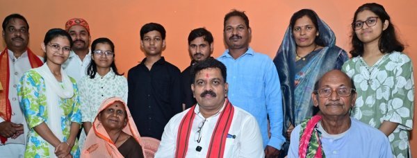 एक ही परिवार की तीन बेटियों ने पास की NEET परीक्षा, उप मुख्यमंत्री विजय शर्मा ने दी बधाई