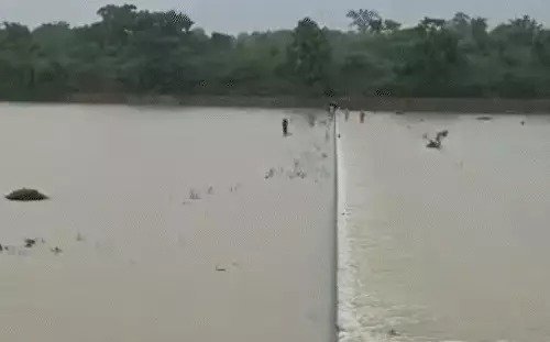 छत्तीसगढ़ में मानसून की रफ्तार तेज, हाईवे पर फंसे वाहन, बांधों से छोड़ा जा रहा अतिरिक्त पानी