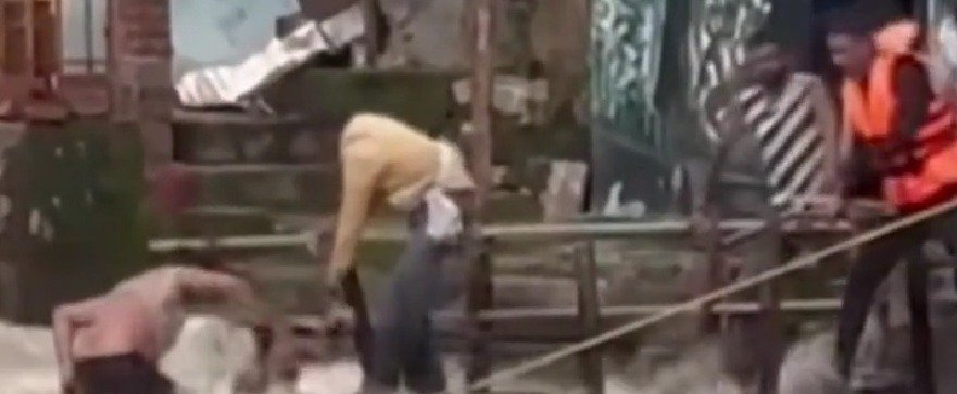 नरहरा जलप्रपात दो युवकों को किया गया रेस्क्यू