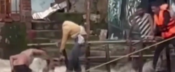 नरहरा जलप्रपात में बड़ा हादसा टला, तेज बहाव में फंसे युवकों का किया गया रेस्क्यू