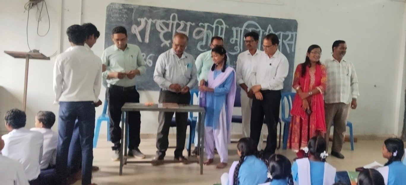 राष्ट्रीय कृमि मुक्ति दिवस पर देवरी स्कूल में चला स्वास्थ्य जागरूकता अभियान