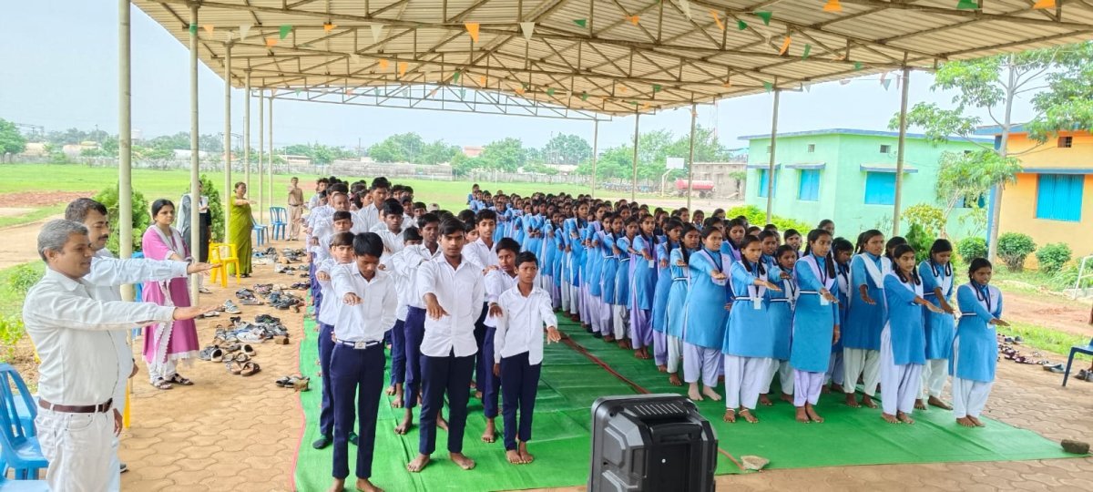 रीवा-लखौली स्कूल में नशामुक्ति अभियान के दौरान विद्यार्थियों ने ली नशे से दूर रहने की सामूहिक प्रतिज्ञा।