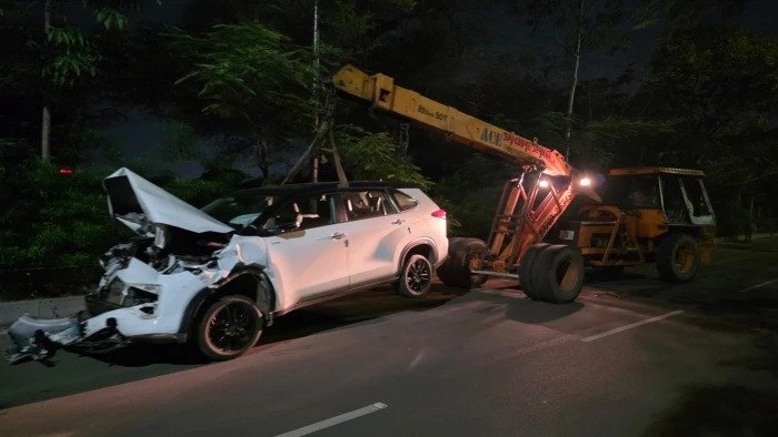 रायपुर में कार की टक्कर से चार गायों की मौत