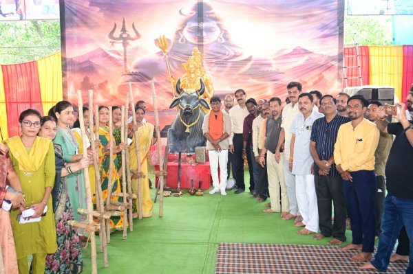 विधायक कार्यालय में मना हरेली पर्व, कृषि औजारों की पूजा कर किसानों की खुशहाली की कामना