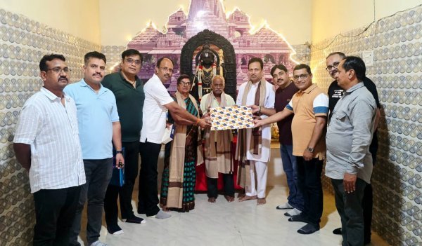 पुरानी यादें हुईं ताजा, पूर्व छात्रों ने गुरुजनों के प्रति जताया सम्मान