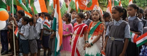 हैप्पी स्कूल टेमरी में देशभक्ति के रंग में रंगा स्वतंत्रता दिवस, विद्यार्थियों ने दी शानदार प्रस्तुतियां