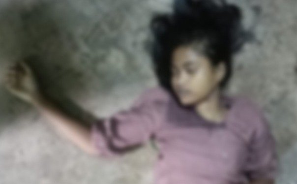 आत्महत्या मामले की जांच करती पुलिस