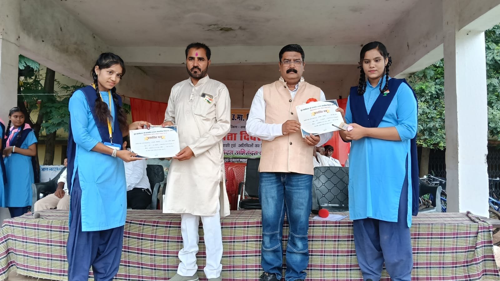 अमसेना स्कूल में छात्र परिषद शपथ समारोह
