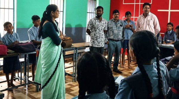 स्कूल पहुंचे जनपद सीईओ, विकास कार्यों का लिया जायजा, ग्रामीणों की मांगें जल्द पूरी करने का दिया भरोसा