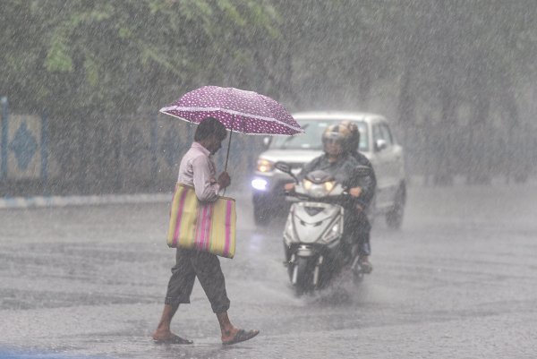 खाड़ी के सिस्टम से छत्तीसगढ़ में झमाझम बारिश, कोरबा में टूटे रिकॉर्ड, जानें अपने शहर के मौसम का हाल