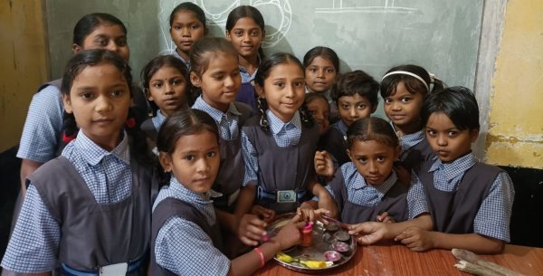 नागपंचमी पर विशेष कक्षा, बच्चों को सांपों के प्रति किया जागरूक