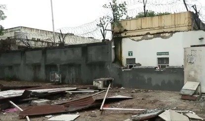 पाकिस्तान हाई कमीशन के बाहर बुलडोजर एक्शन, दिल्ली में हटाए गए बैरिकेड और ढांचे