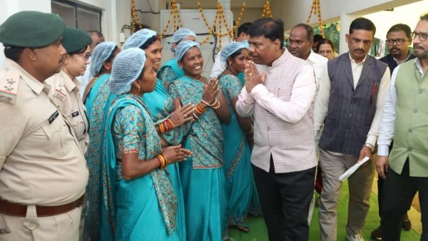 वन संसाधनों से रोजगार बढ़ाने पर जोर, केदार कश्यप ने किया वनौषधि केंद्र का निरीक्षण