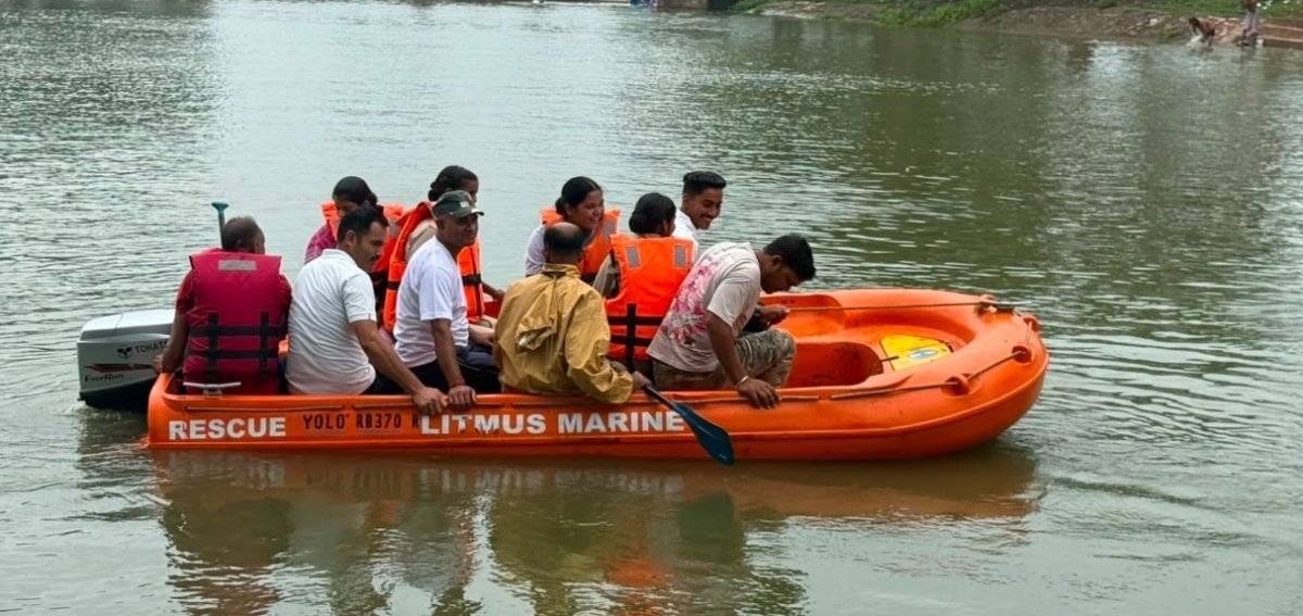 बाढ़ से निपटने के लिए अमृत सरोवर में हुआ मॉक एक्सरसाइज
