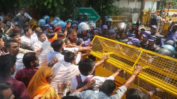 आरक्षण नीति में बदलाव की मांग को लेकर दिल्ली के जंतर-मंतर पर बड़ा प्रदर्शन, राजघाट पर पुलिस ने कई प्रदर्शनकारियों को हिरासत में लिया