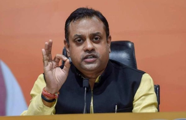 वंदे मातरम को लेकर गरमाई सियासत, भाजपा ने कांग्रेस पर लगाया अपमान का आरोप