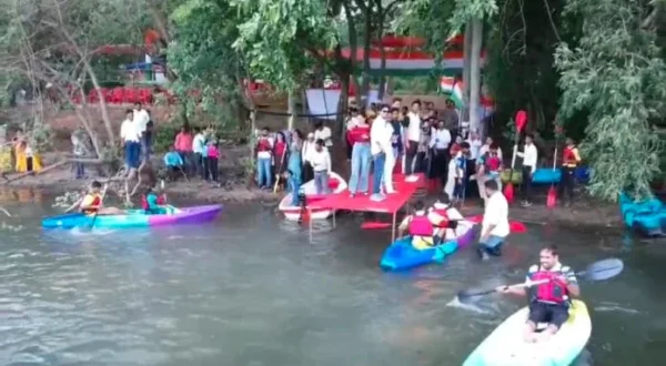 धमतरी में एडवेंचर स्पोर्ट्स की नई शुरुआत, रूद्री बांध में कयाकिंग बनी सैलानियों की पहली पसंद