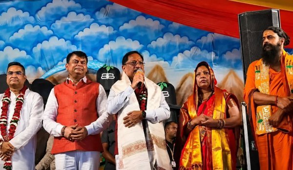 भिलाई में शिव महापुराण कथा के समापन पर पहुंचे CM साय, पत्नी कौशल्या संग व्यासपीठ का किया पूजन