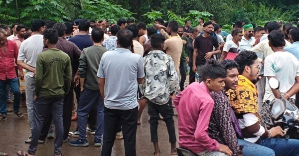 NH-30 Road Blockade : RTO चेकिंग से नाराज ट्रक ड्राइवरों ने रोका हाईवे, बदसलूकी का आरोप